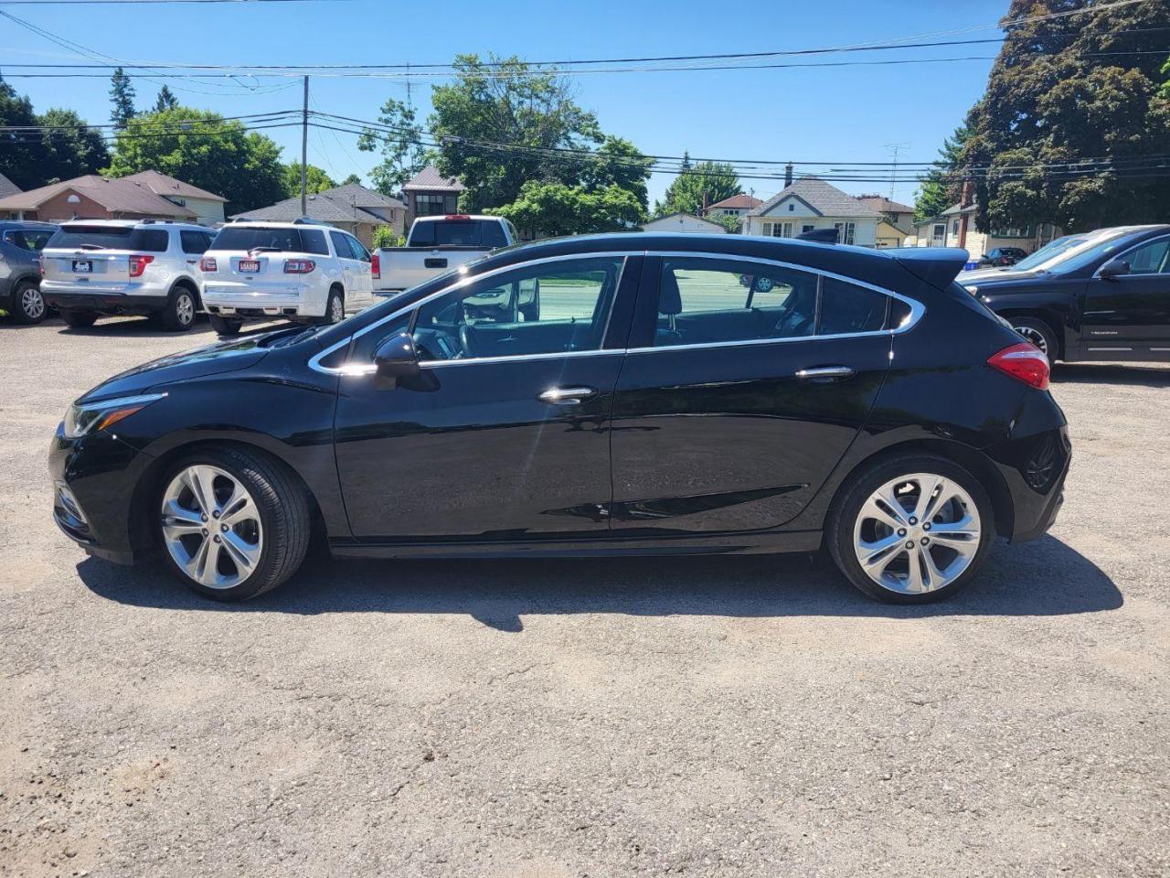 2018 Chevrolet Cruze Premier HB Photo2