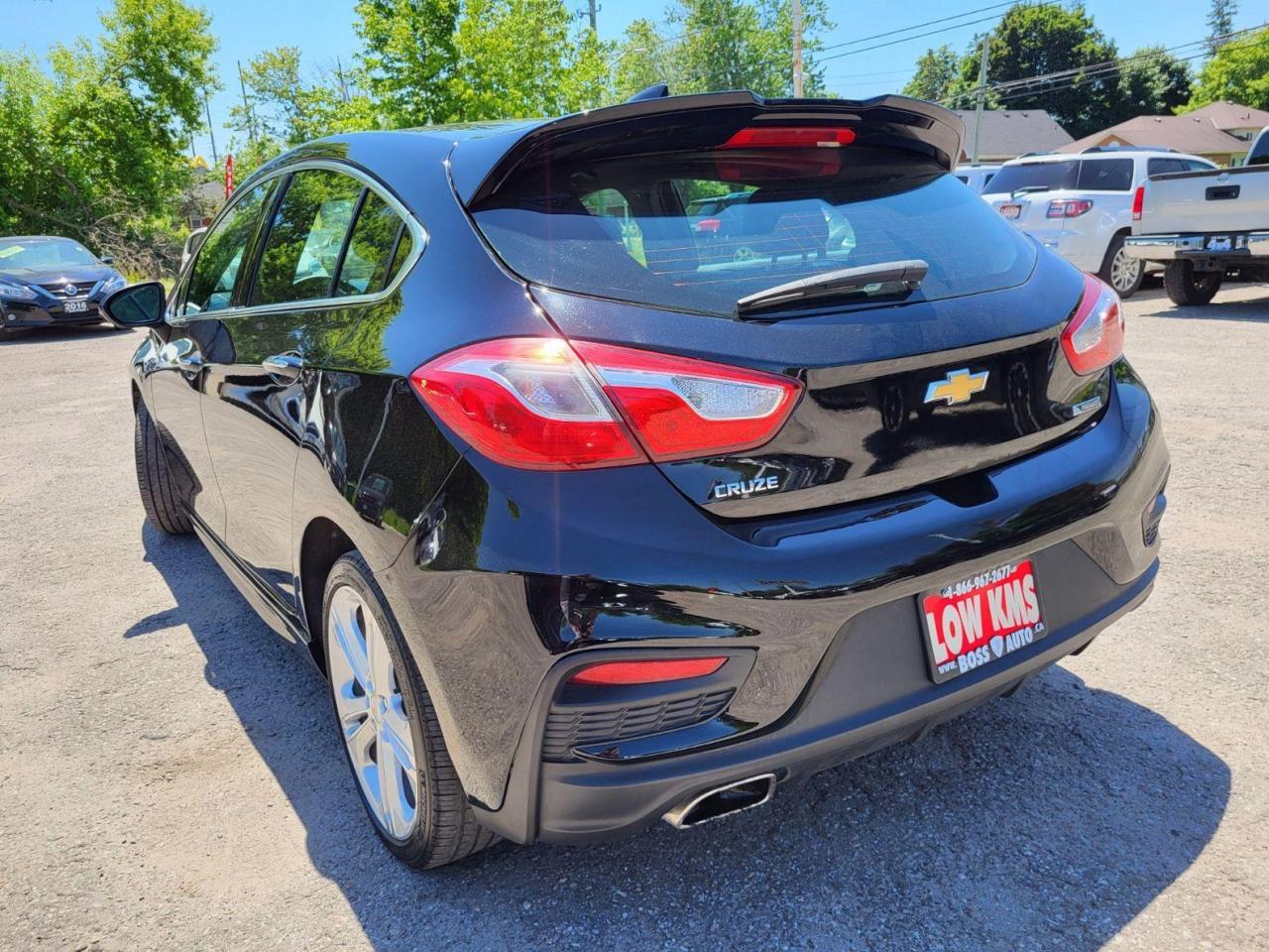 2018 Chevrolet Cruze Premier HB Photo3