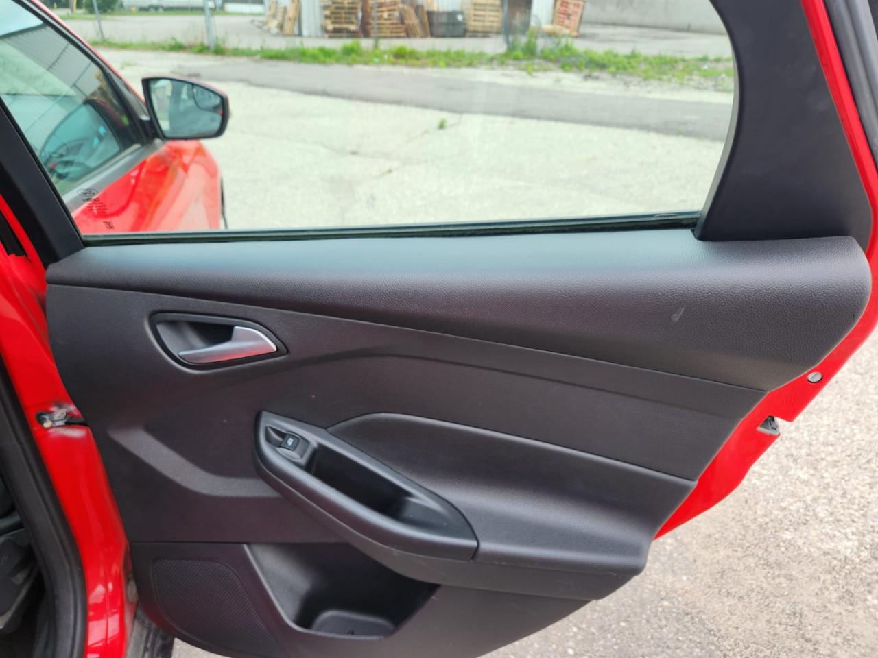 2015 Ford Focus 5DR HB SE - Photo #15