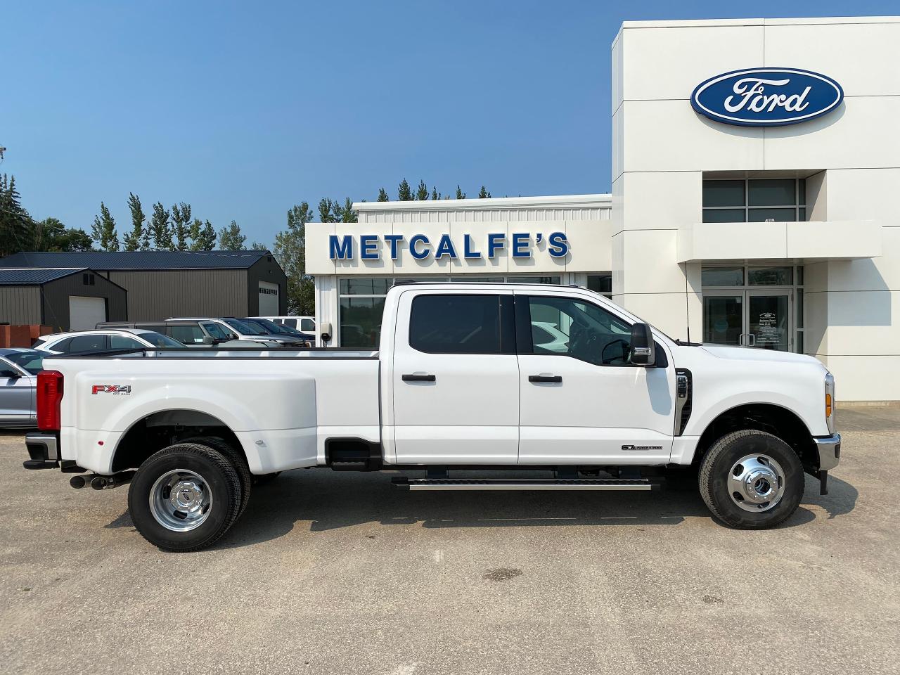 New 2024 Ford F-350 Super Duty DRW XLT 4WD CREW CAB 8' BOX for sale in Treherne, MB