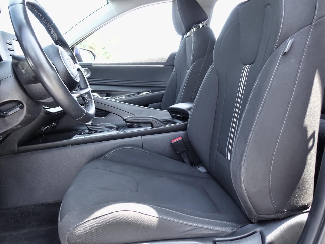 2022 Hyundai Elantra Preferred IVT Photo