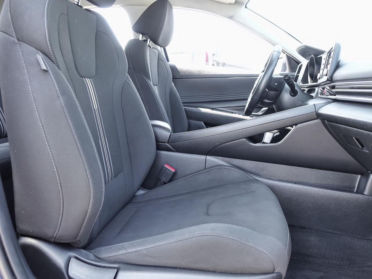 2022 Hyundai Elantra Preferred IVT Photo