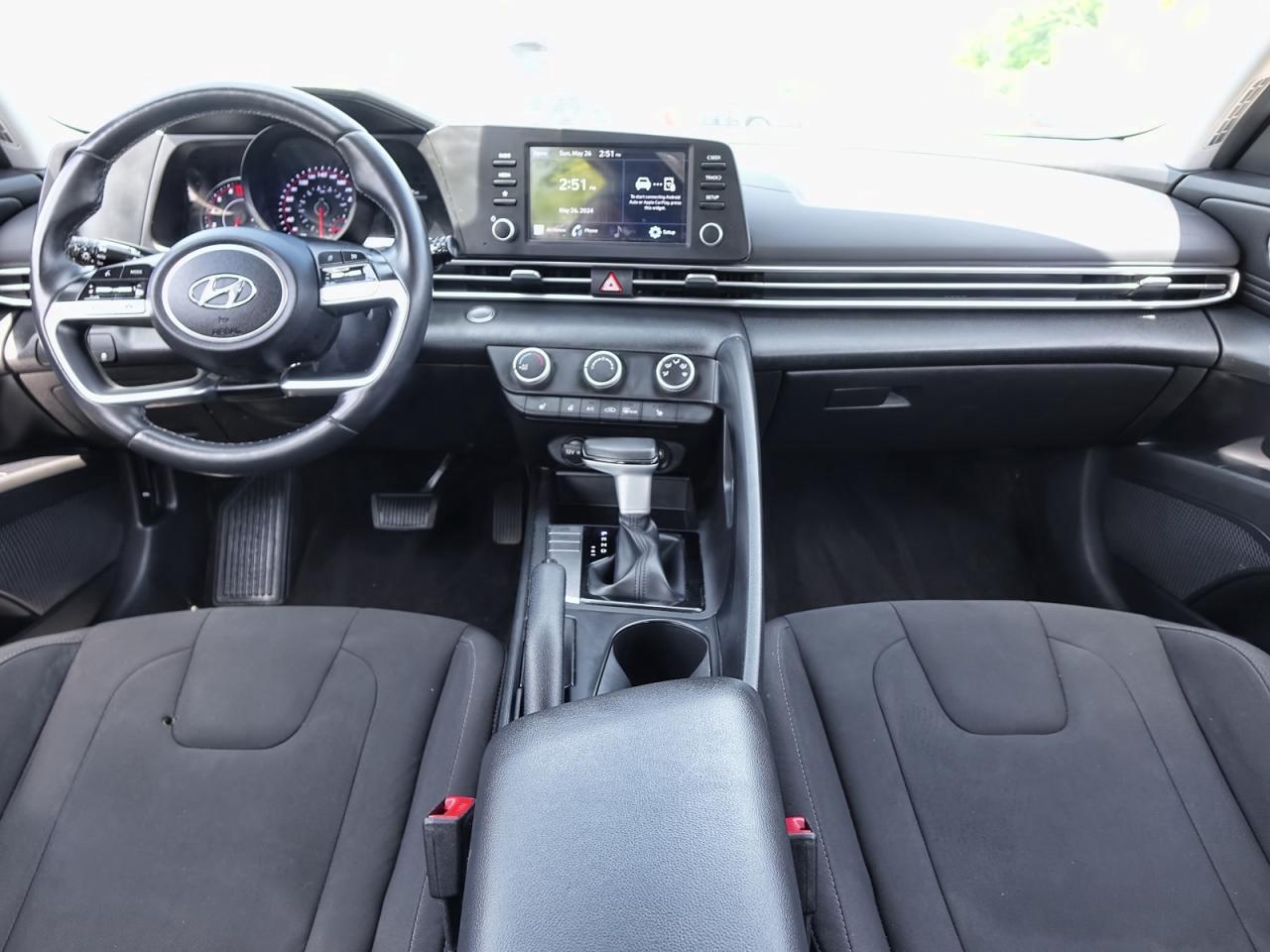 2022 Hyundai Elantra Preferred IVT Photo