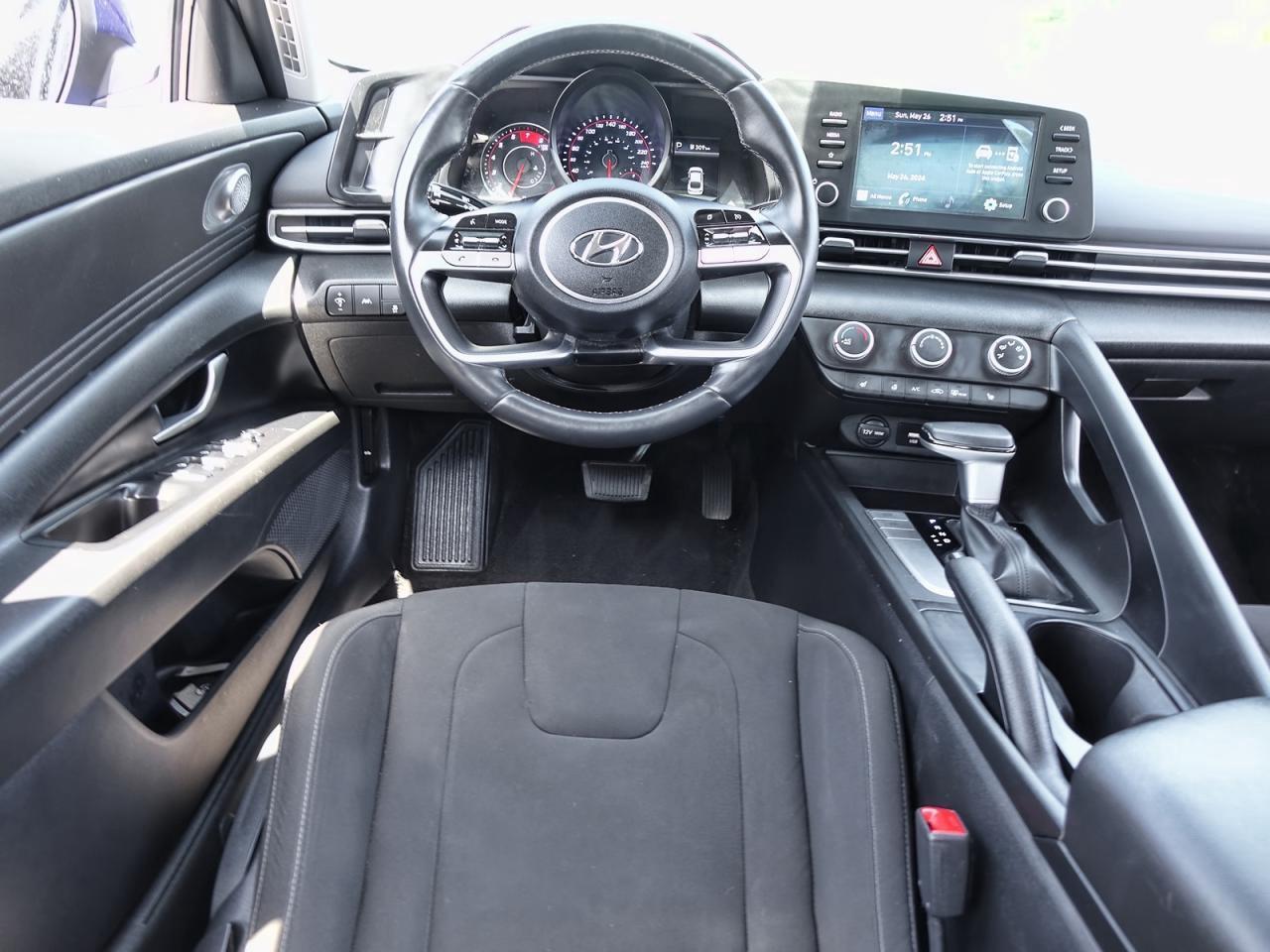 2022 Hyundai Elantra Preferred IVT Photo