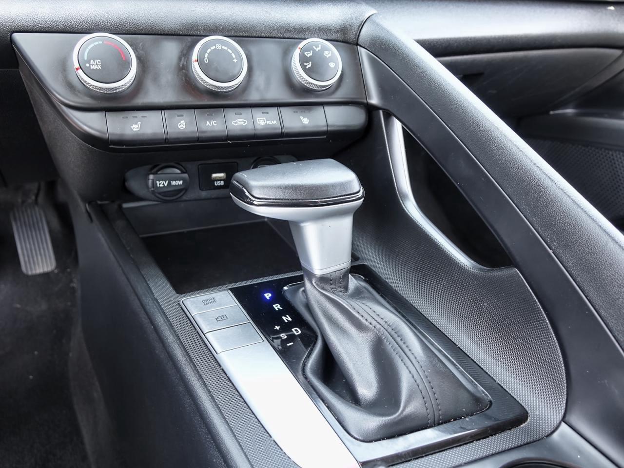 2022 Hyundai Elantra Preferred IVT Photo