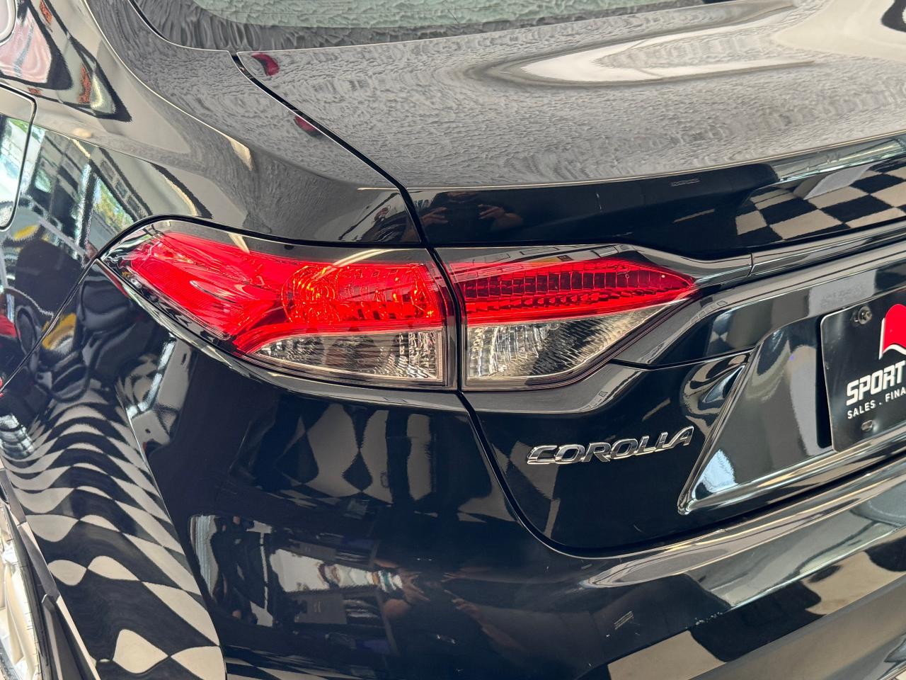 2020 Toyota Corolla LE+Roof+Wireless Charger+New Tires+CLEAN CARFAX - Photo #62