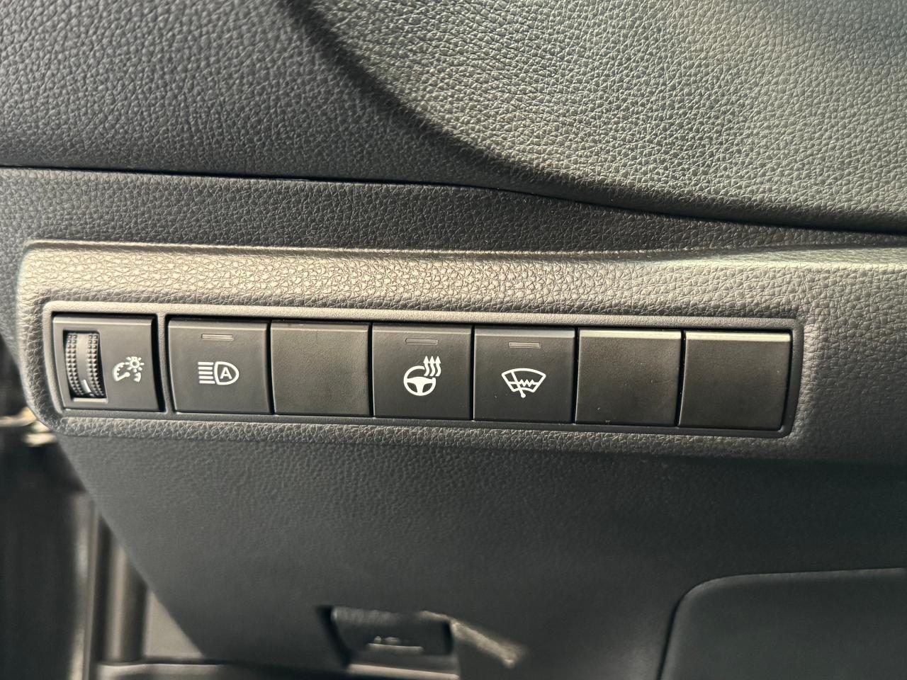 2020 Toyota Corolla LE+Roof+Wireless Charger+New Tires+CLEAN CARFAX - Photo #52