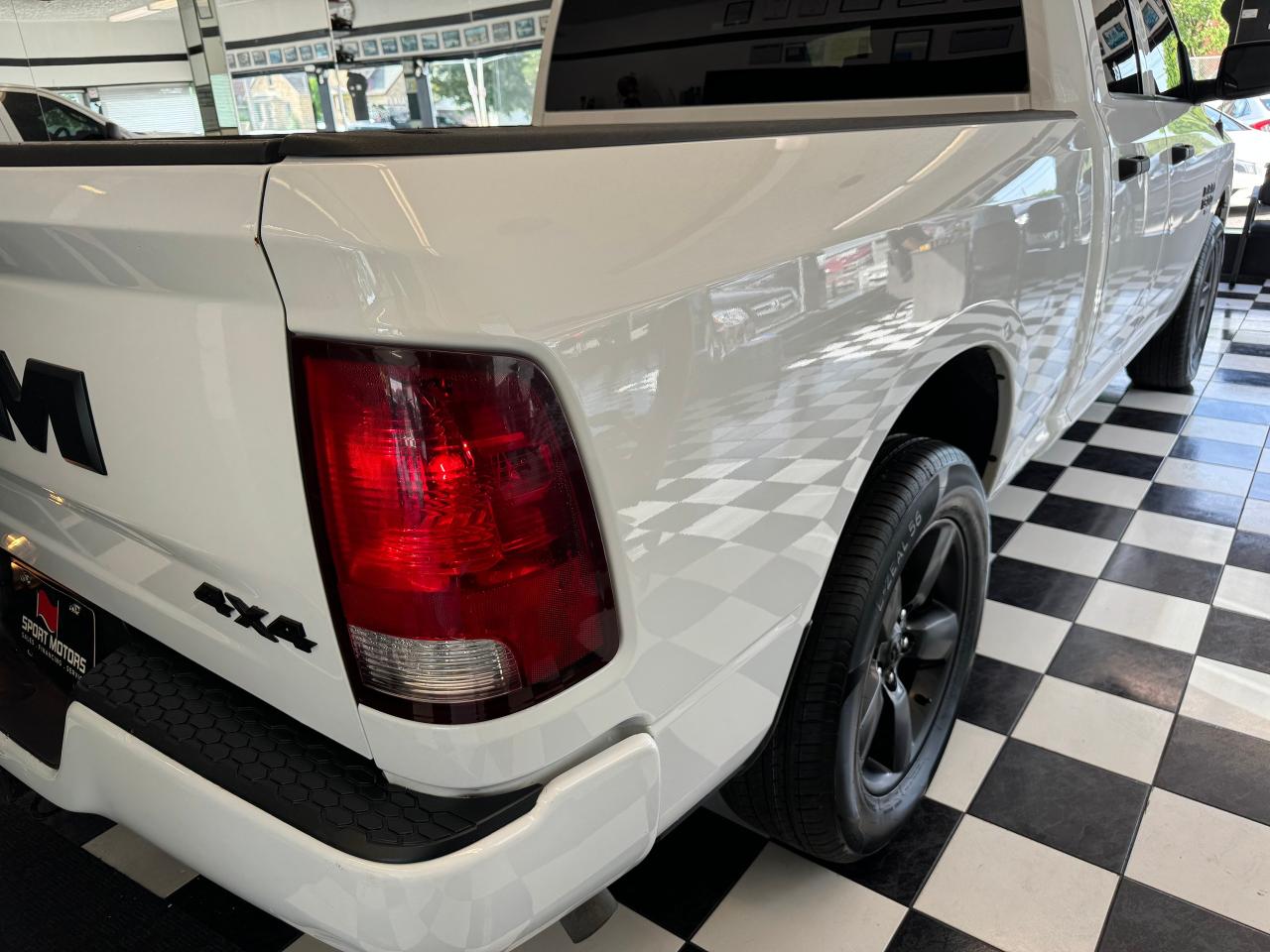2019 RAM 1500 Classic Express 4x4 Quad 6'4 V6+New Tires+Brakes+ApplePlay - Photo #39
