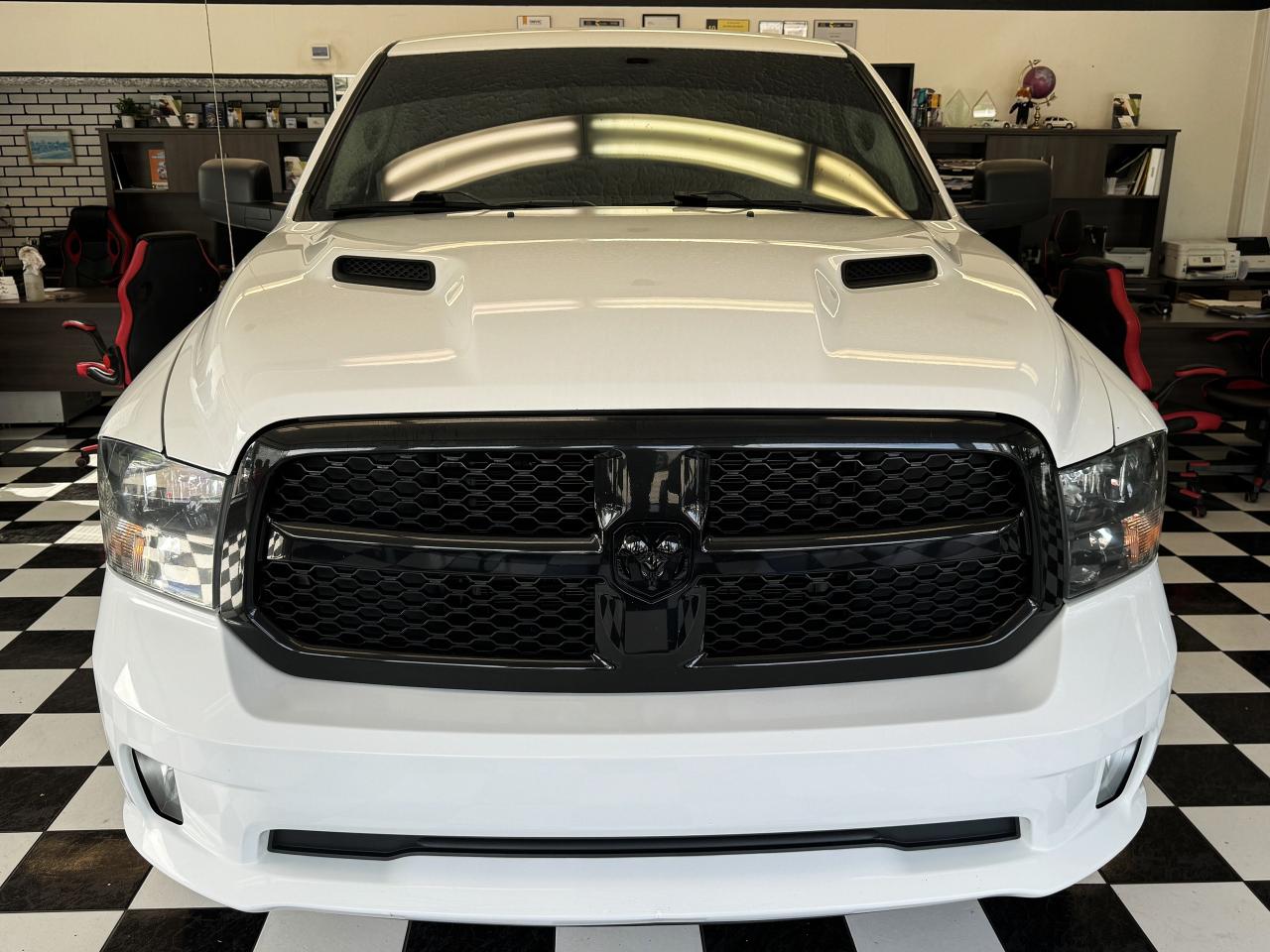 2019 RAM 1500 Classic Express 4x4 Quad 6'4 V6+New Tires+Brakes+ApplePlay - Photo #6