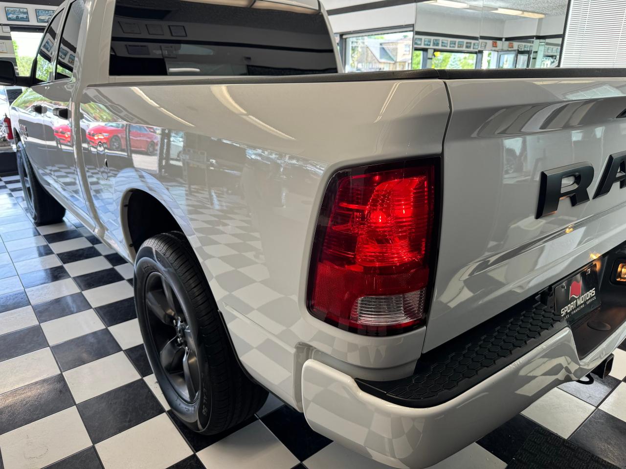 2019 RAM 1500 Classic Express 4x4 Quad 6'4 V6+New Tires+Brakes+ApplePlay - Photo #38