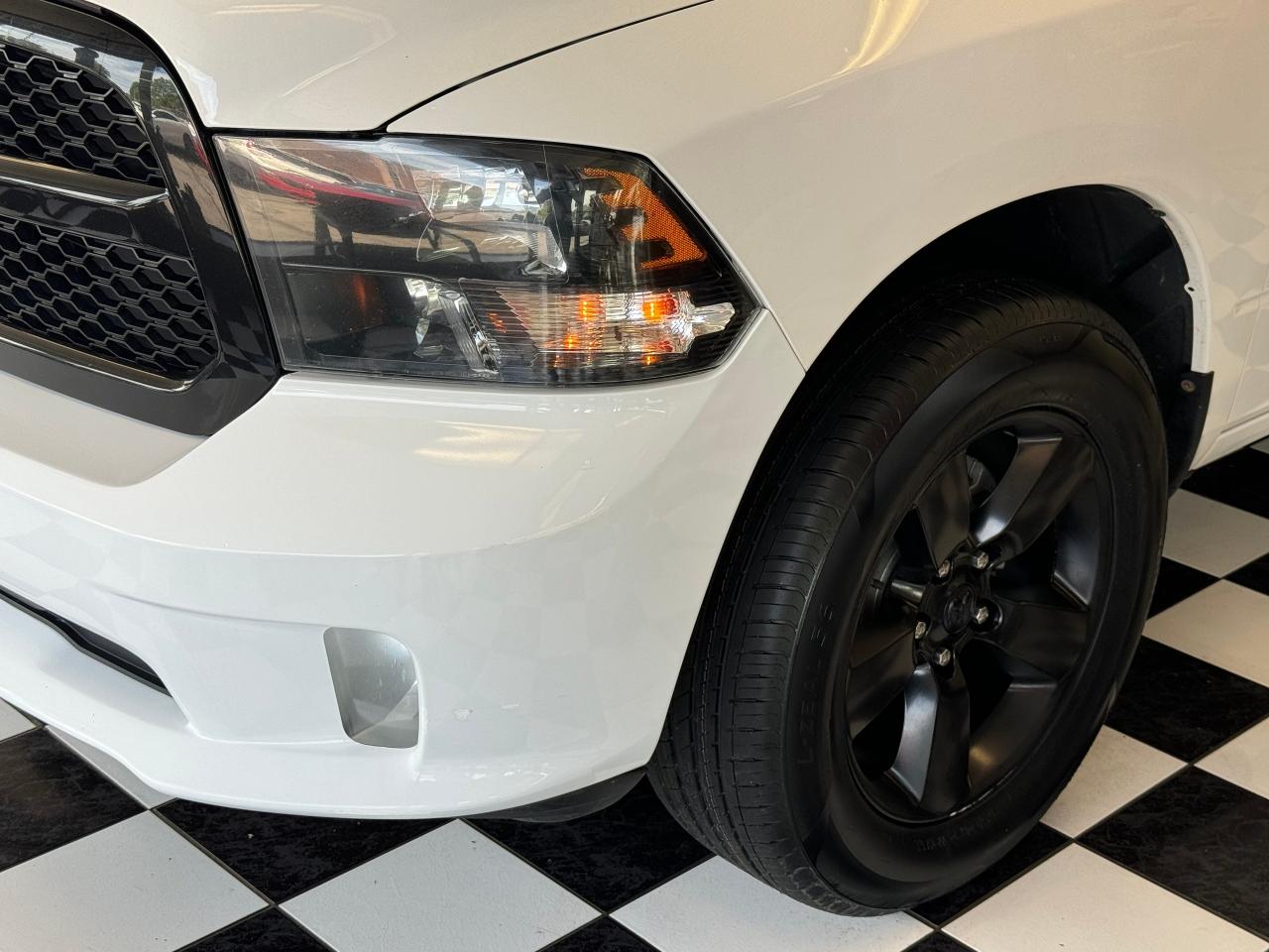 2019 RAM 1500 Classic Express 4x4 Quad 6'4 V6+New Tires+Brakes+ApplePlay - Photo #37