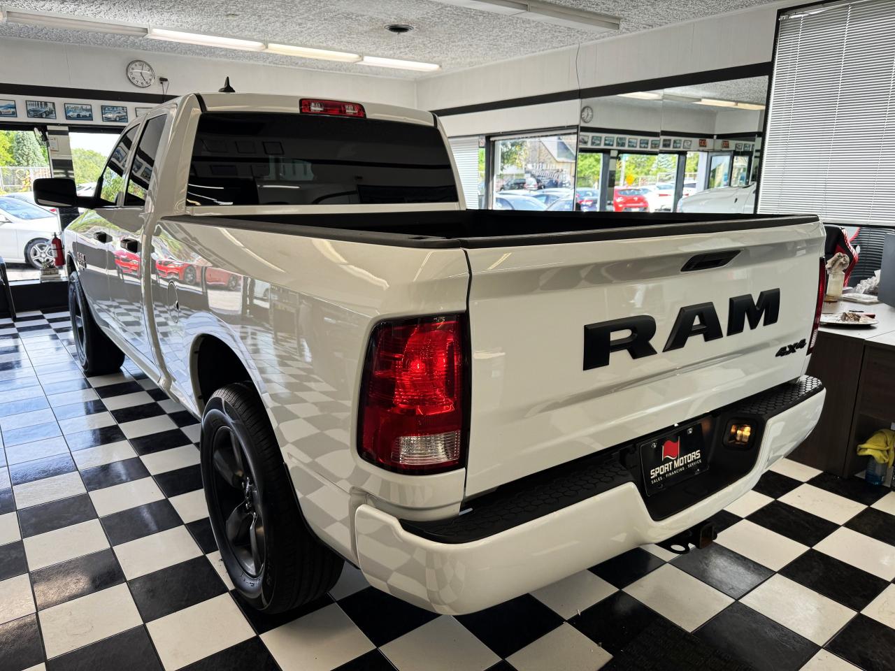 2019 RAM 1500 Classic Express 4x4 Quad 6'4 V6+New Tires+Brakes+ApplePlay - Photo #2