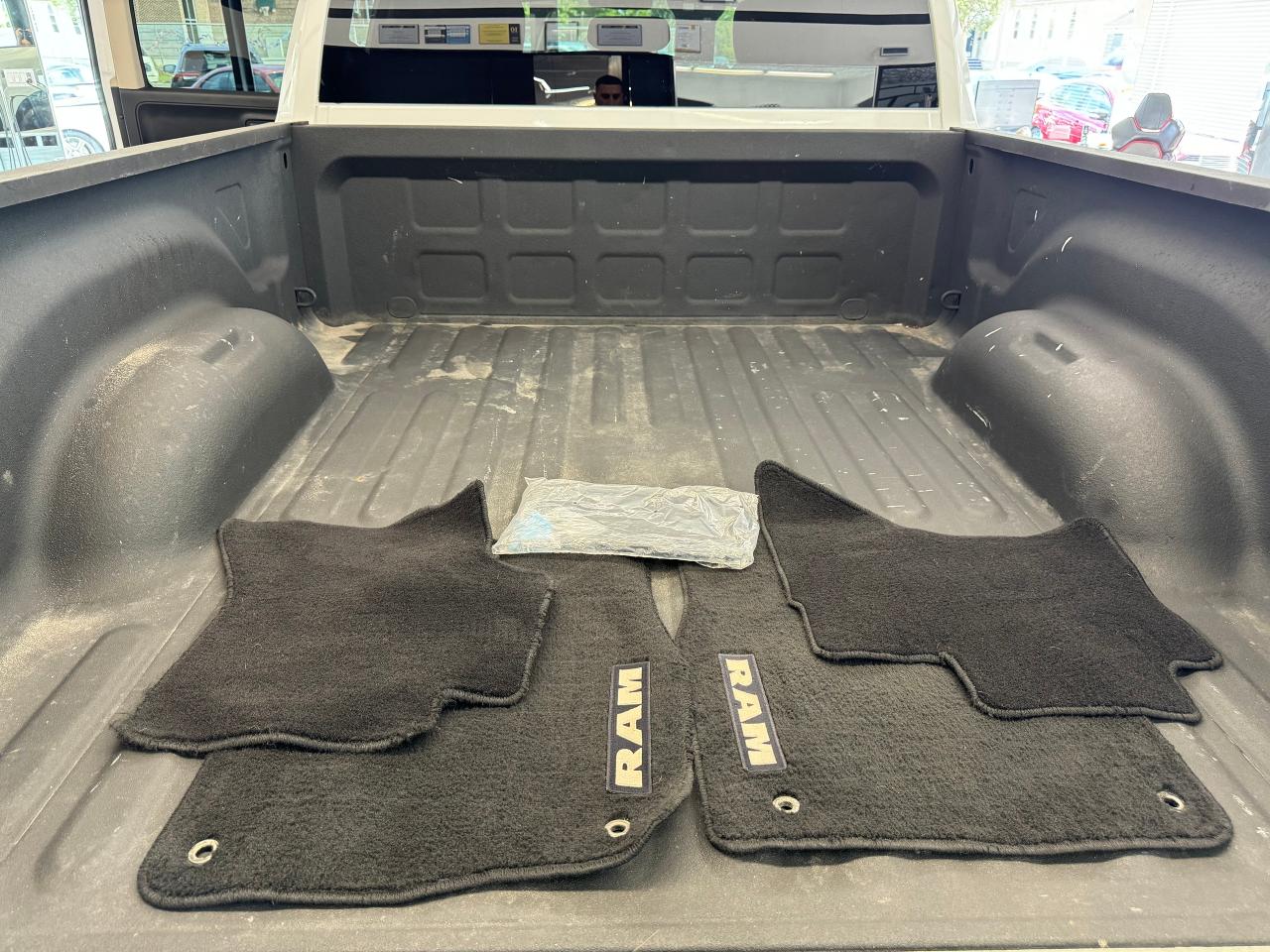 2019 RAM 1500 Classic Express 4x4 Quad 6'4 V6+New Tires+Brakes+ApplePlay - Photo #24