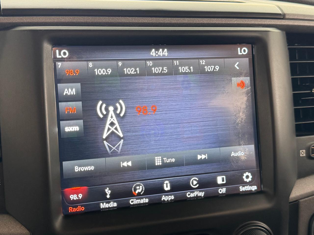 2019 RAM 1500 Classic Express 4x4 Quad 6'4 V6+New Tires+Brakes+ApplePlay - Photo #28