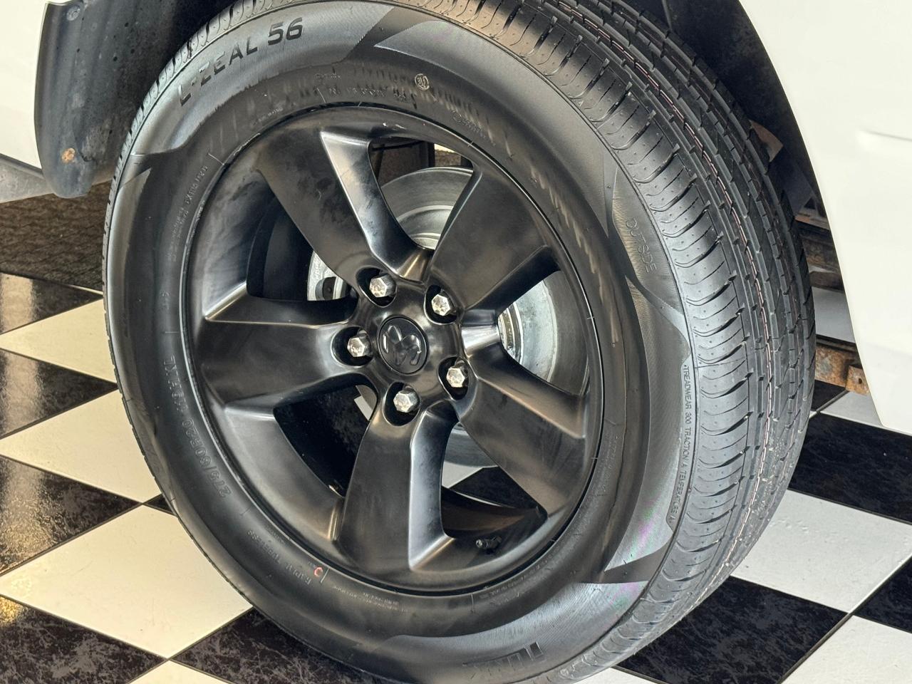 2019 RAM 1500 Classic Express 4x4 Quad 6'4 V6+New Tires+Brakes+ApplePlay - Photo #49