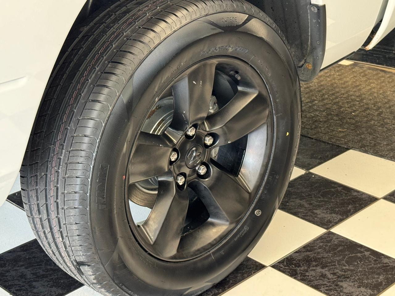 2019 RAM 1500 Classic Express 4x4 Quad 6'4 V6+New Tires+Brakes+ApplePlay - Photo #48