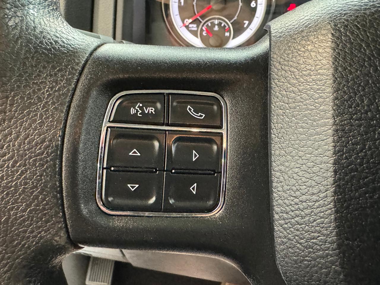 2019 RAM 1500 Classic Express 4x4 Quad 6'4 V6+New Tires+Brakes+ApplePlay - Photo #41