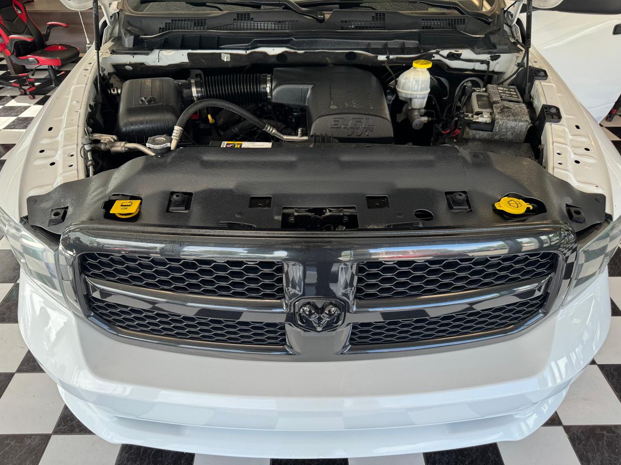 2019 RAM 1500 Classic Express 4x4 Quad 6'4 V6+New Tires+Brakes+ApplePlay - Photo #7
