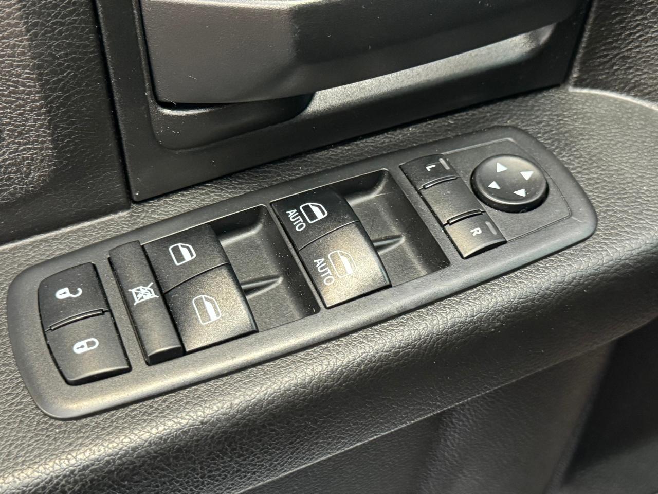 2019 RAM 1500 Classic Express 4x4 Quad 6'4 V6+New Tires+Brakes+ApplePlay - Photo #44