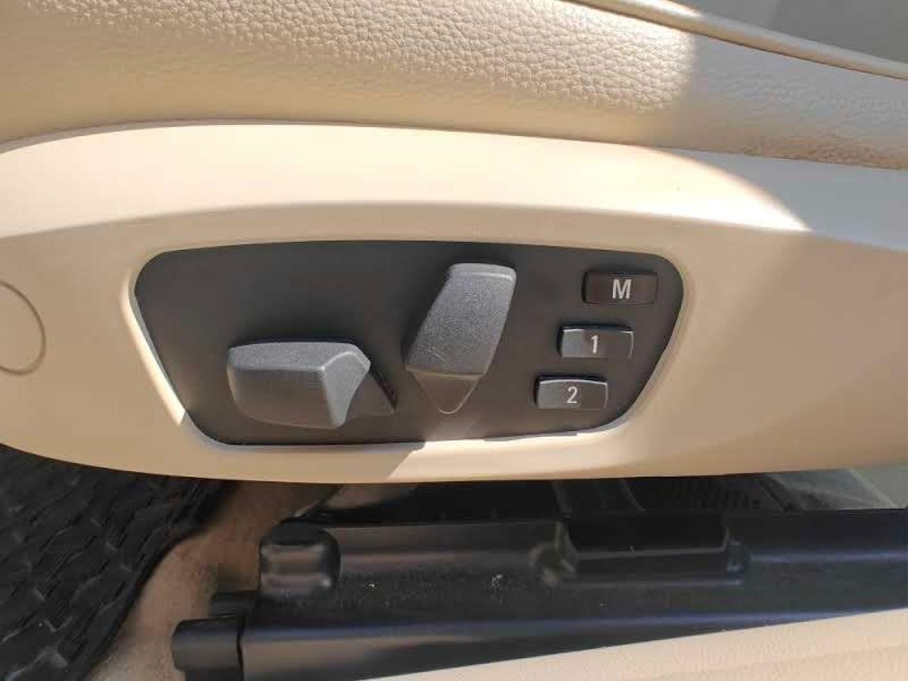 2011 BMW 3 Series 2dr Cpe 335i xDrive AWD • No Accidents! - Photo #16