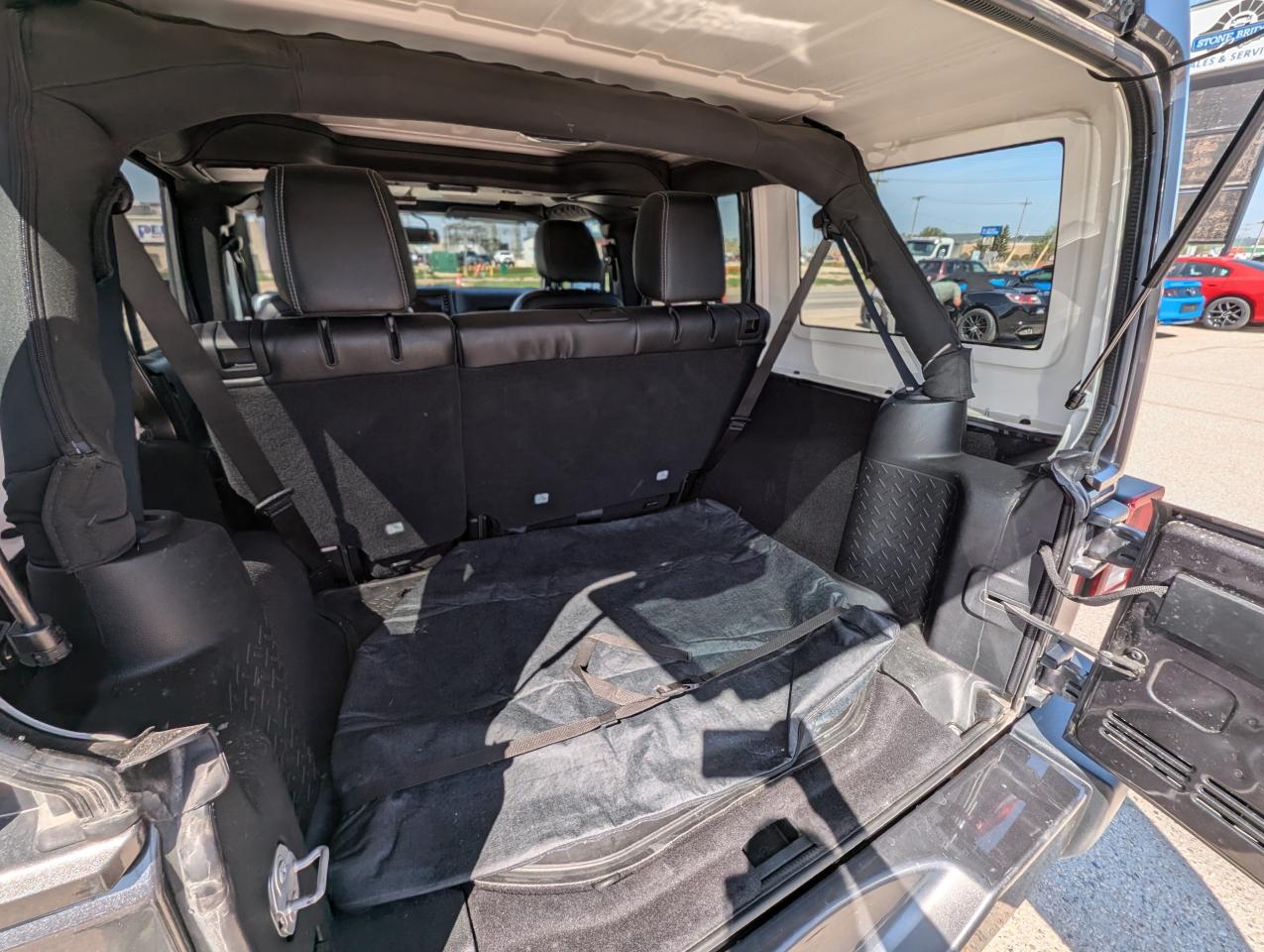 2018 Jeep Wrangler Sahara | No Accidents | Command Start | Leather - Photo #6