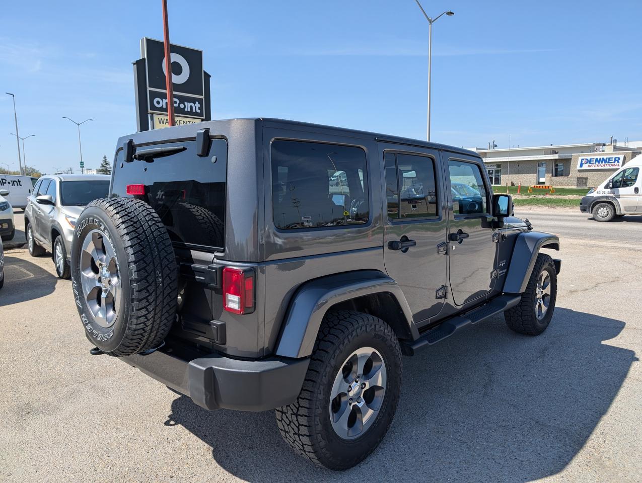 2018 Jeep Wrangler Sahara | No Accidents | Command Start | Leather - Photo #4