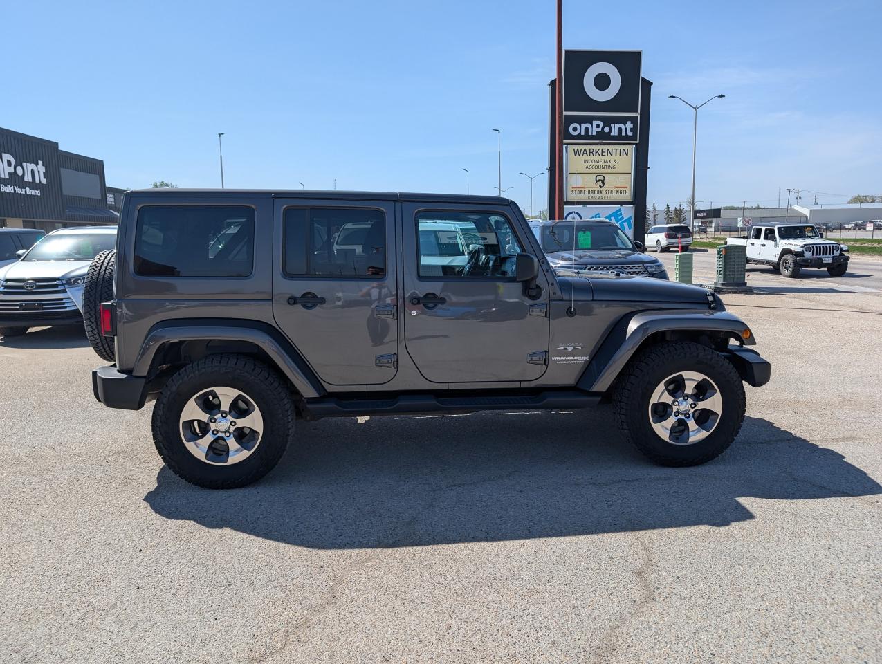 2018 Jeep Wrangler Sahara | No Accidents | Command Start | Leather - Photo #3