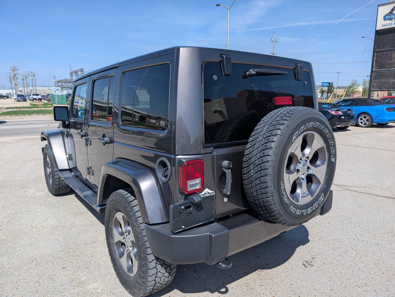 2018 Jeep Wrangler Sahara | No Accidents | Command Start | Leather - Photo #5