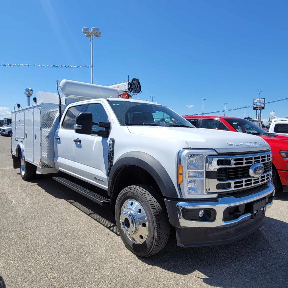 2023 Ford Chassis Cab F-550 XLT Photo