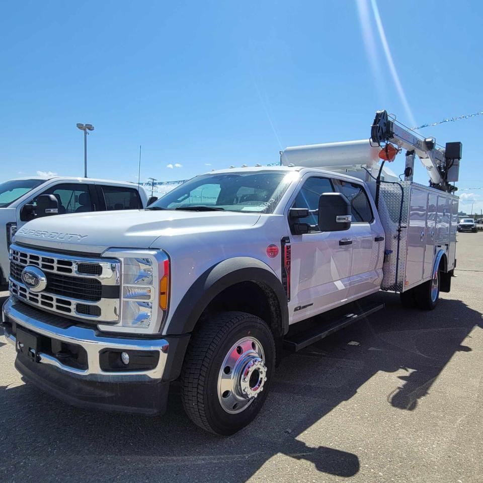 2023 Ford Chassis Cab F-550 XLT Photo2