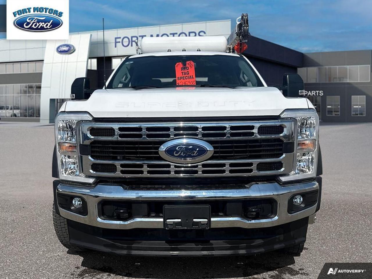 2023 Ford SUPER DUTY F-550 DRW SERVICE BODY WITH CRANE Photo