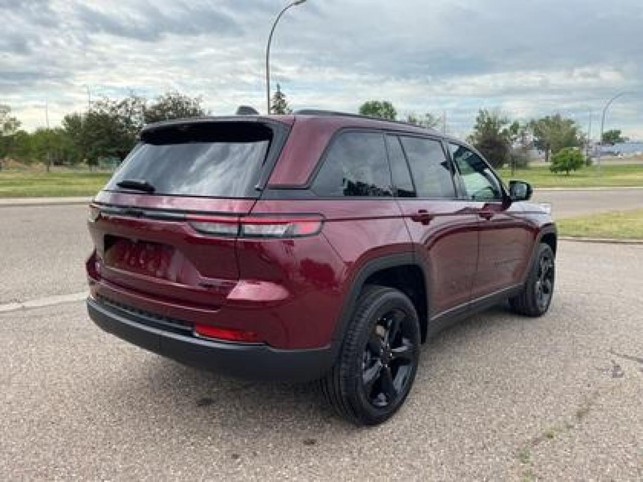 2024 Jeep Grand Cherokee Limited Black Appearance Luxury Tech Group!! #38 Photo2