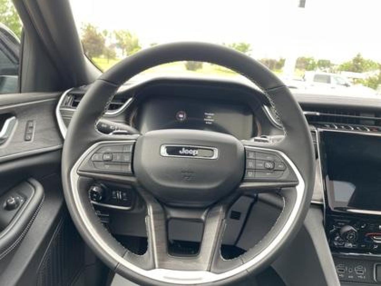 2024 Jeep Grand Cherokee Limited Black Appearance Luxury Tech Group!! #38 Photo