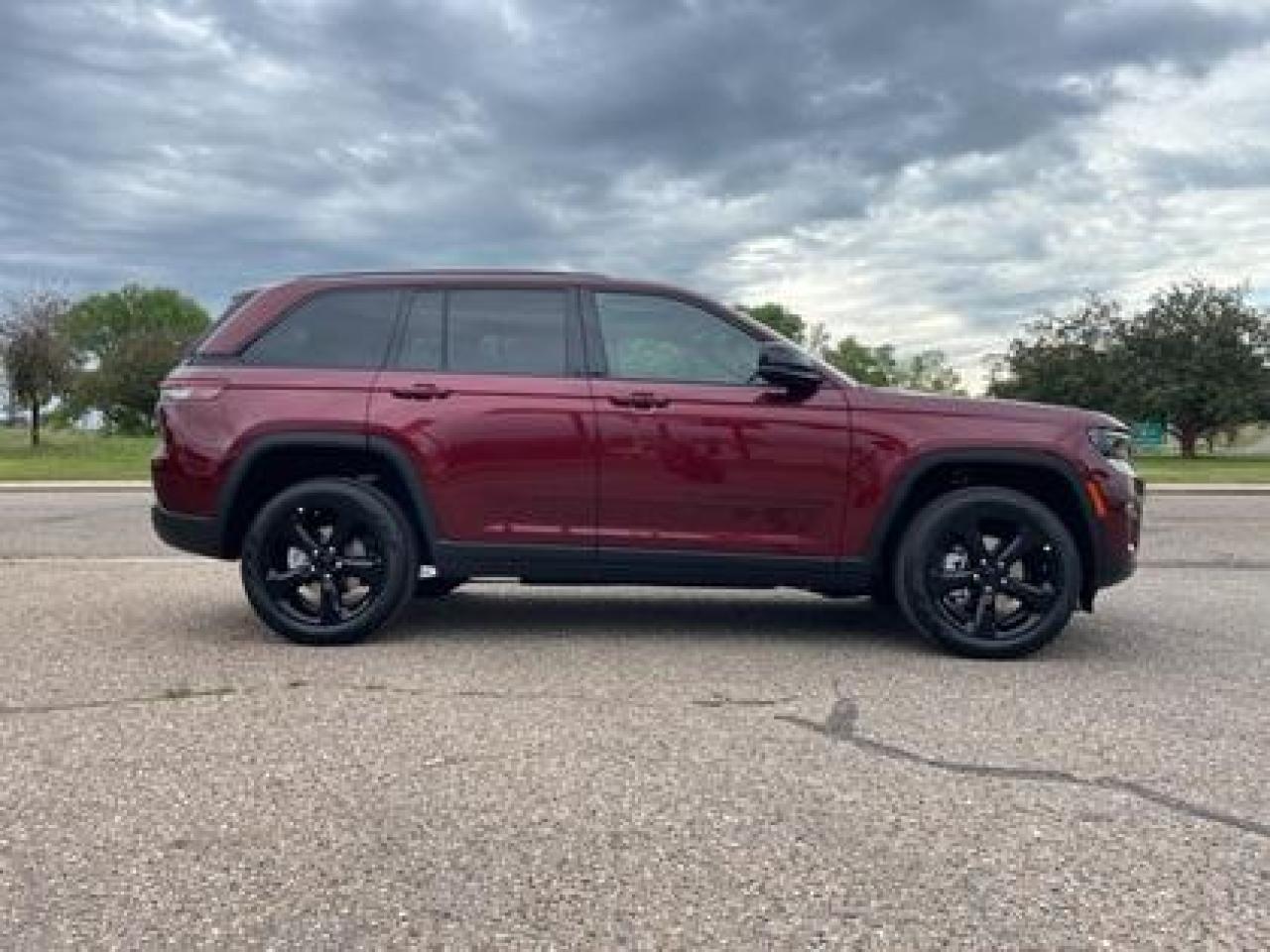 2024 Jeep Grand Cherokee Limited Black Appearance Luxury Tech Group!! #38 Photo