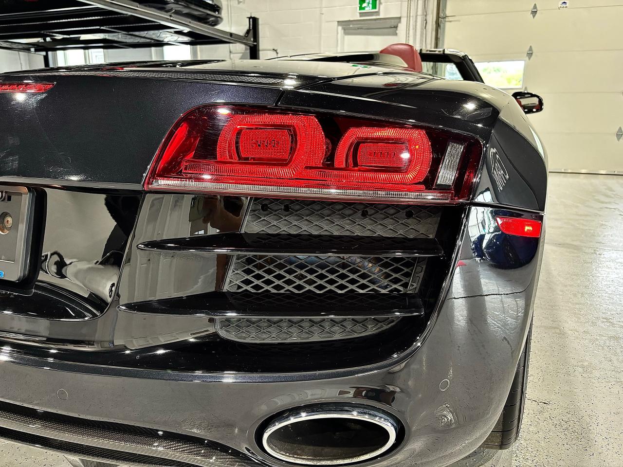2011 Audi R8 V10 Spyder Gated-Manual - Photo #10