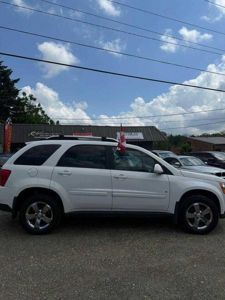 2009 Pontiac Torrent  - Photo #2