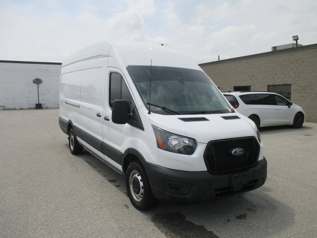 2023 Ford Transit 250 T-250 148" EL Hi Rf 9070 GVWR RWD - Photo #3