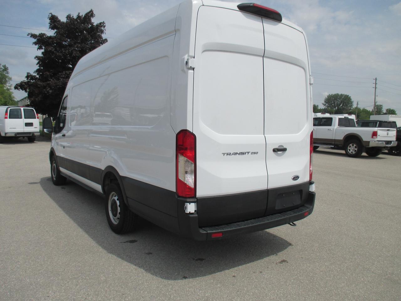 2023 Ford Transit 250 T-250 148" EL Hi Rf 9070 GVWR RWD - Photo #6