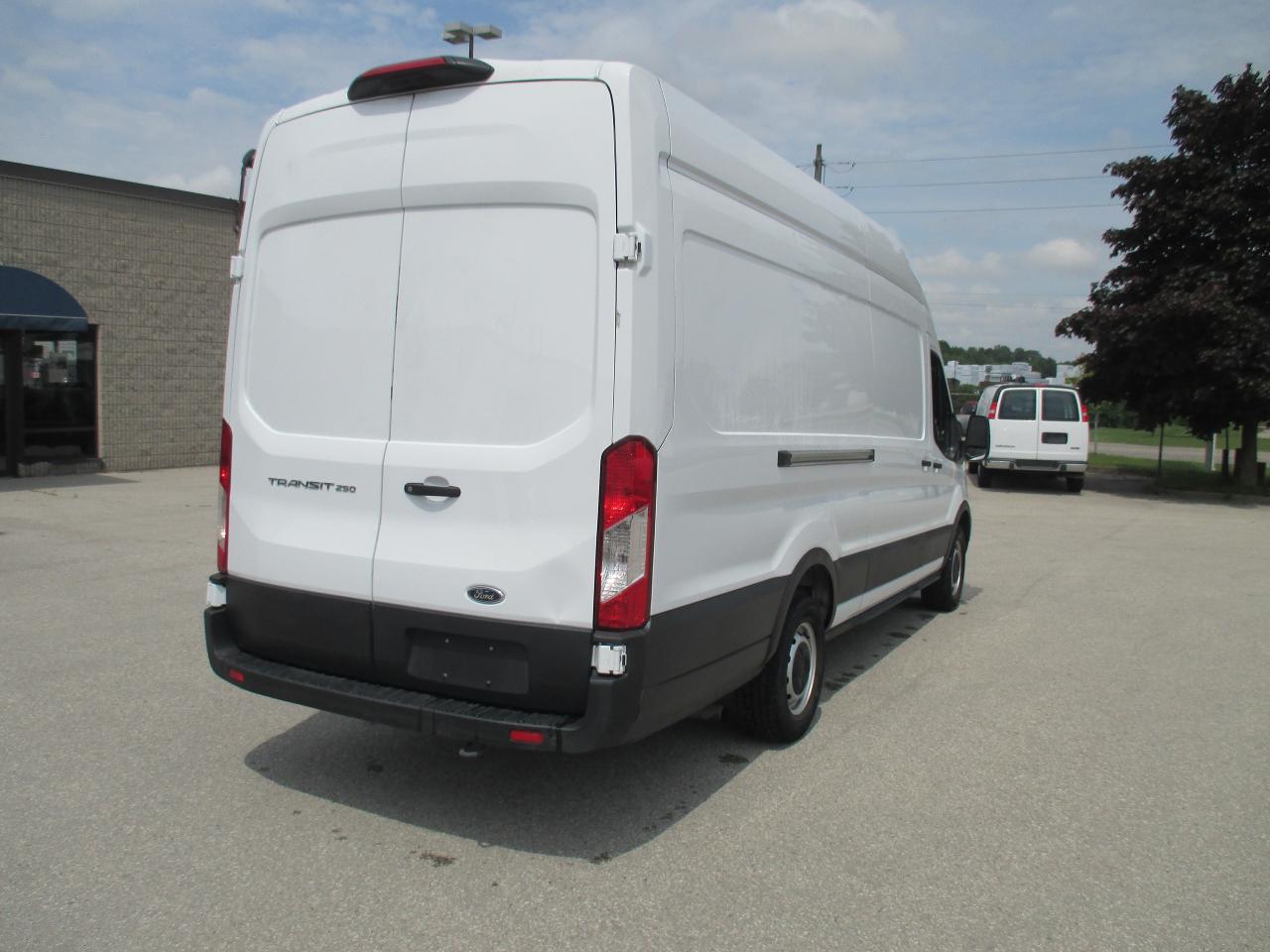 2023 Ford Transit 250 T-250 148" EL Hi Rf 9070 GVWR RWD - Photo #5