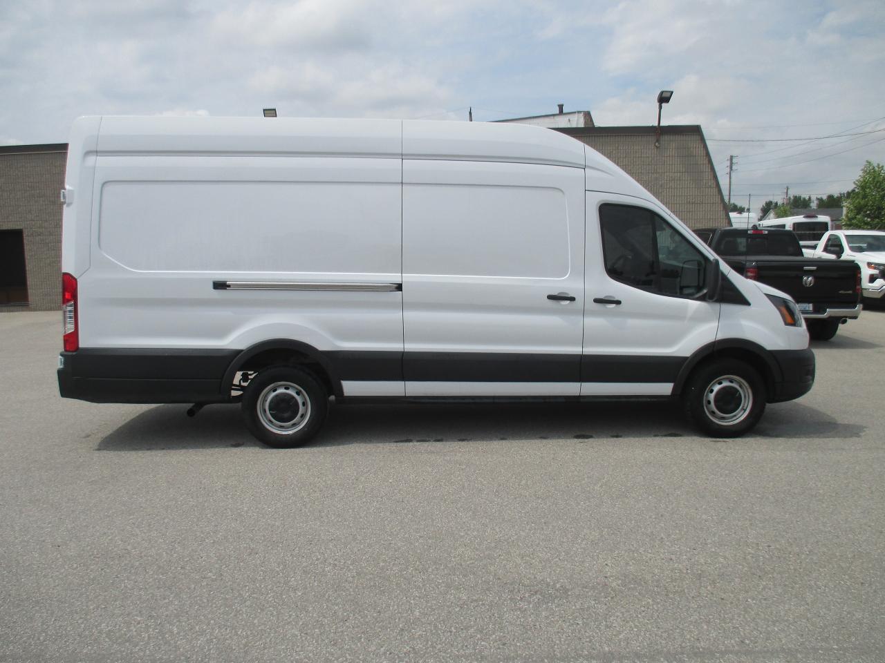 2023 Ford Transit 250 T-250 148" EL Hi Rf 9070 GVWR RWD - Photo #4