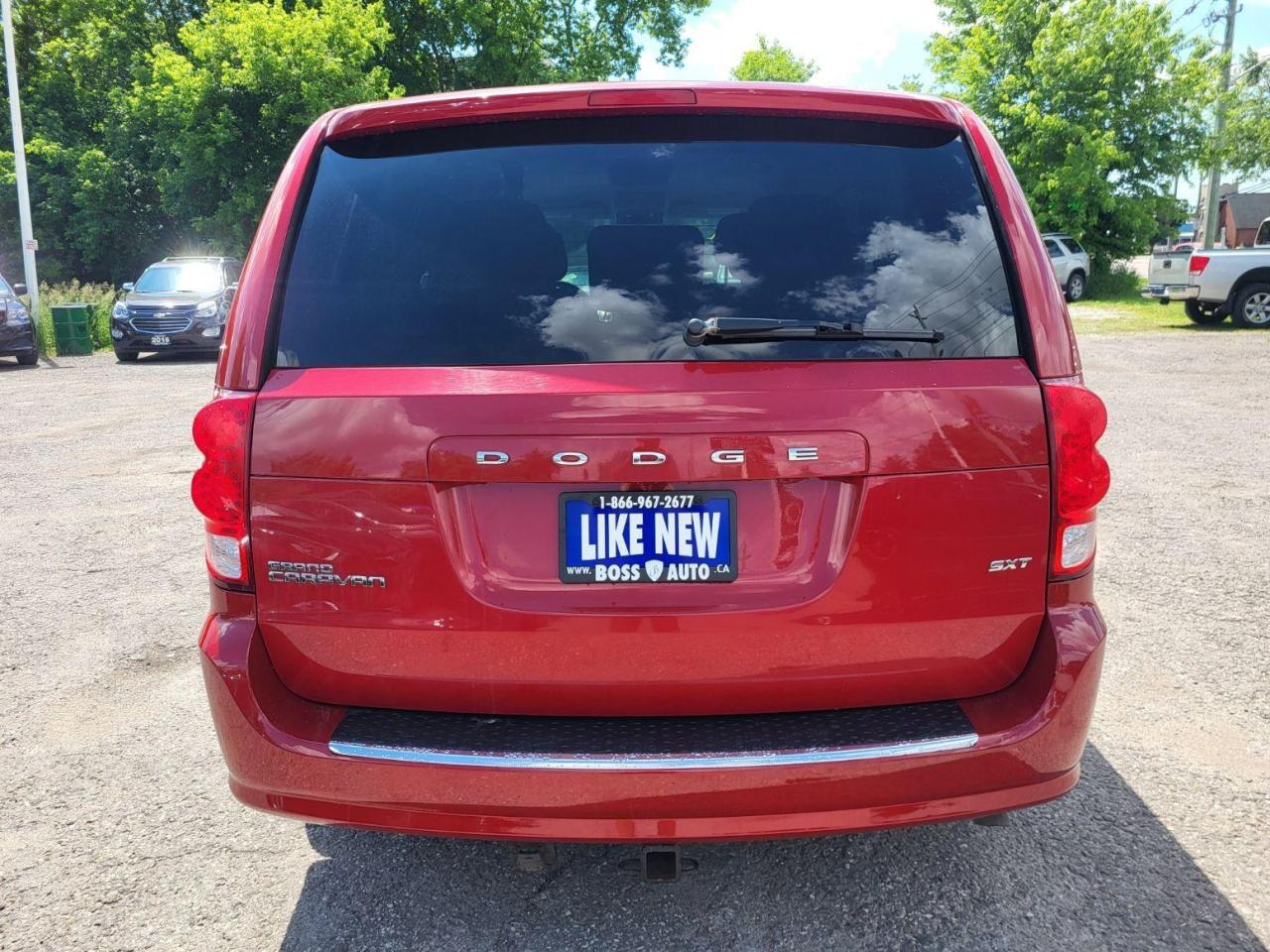 2014 Dodge Grand Caravan SXT Photo3