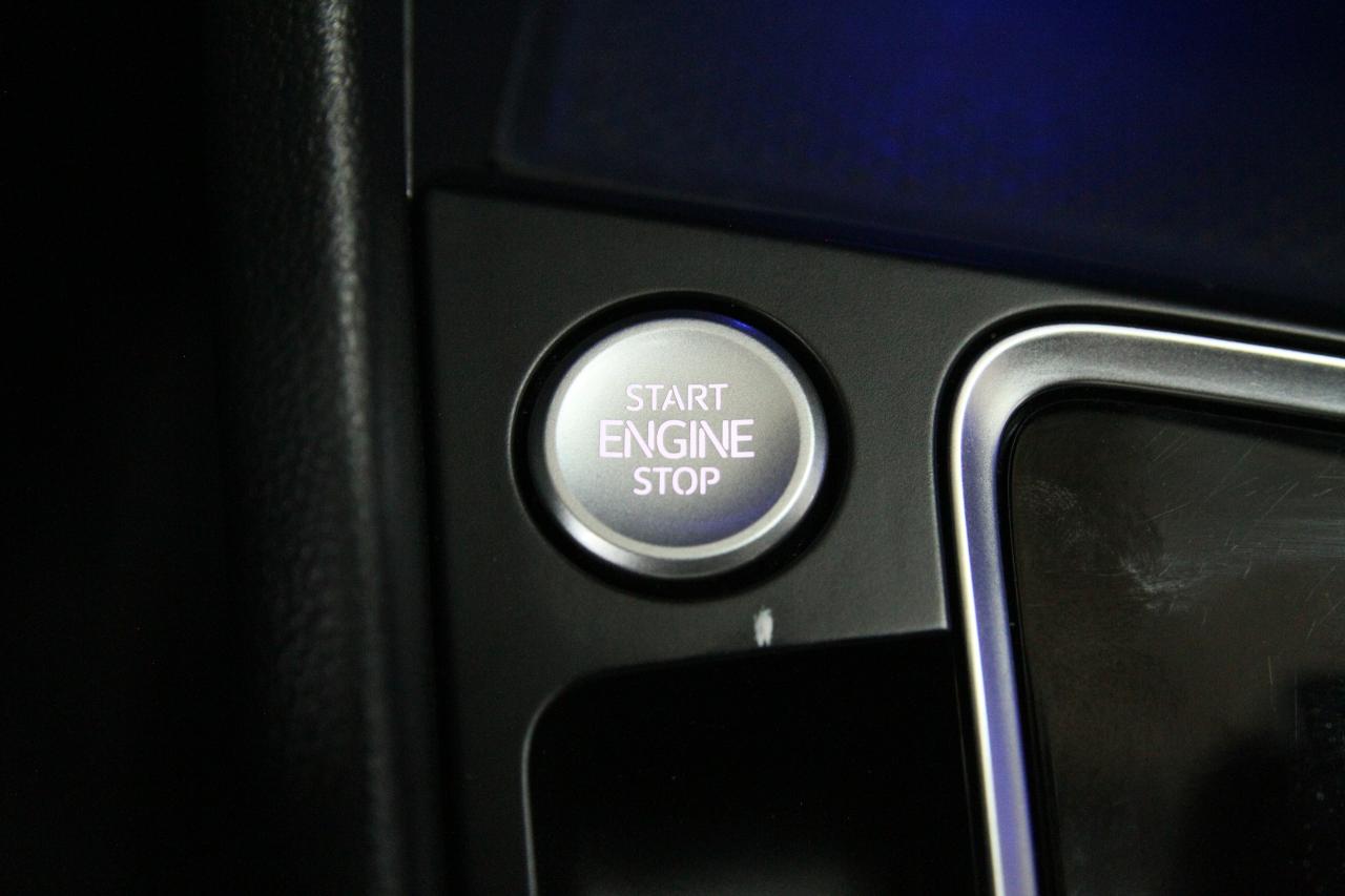 2021 Volkswagen Jetta EXECLINE | Nav | Leather | Pano roof | CarPlay