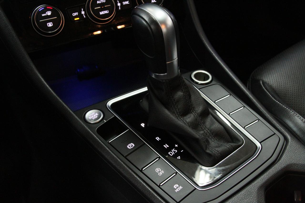 2021 Volkswagen Jetta EXECLINE | Nav | Leather | Pano roof | CarPlay