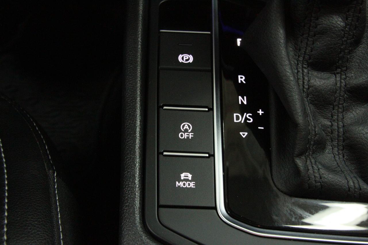2021 Volkswagen Jetta EXECLINE | Nav | Leather | Pano roof | CarPlay