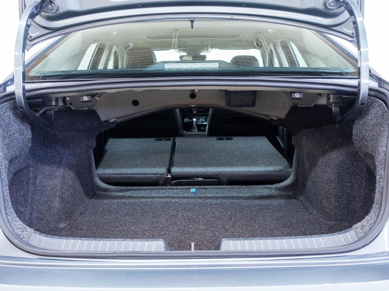 2021 Volkswagen Jetta EXECLINE | Nav | Leather | Pano roof | CarPlay
