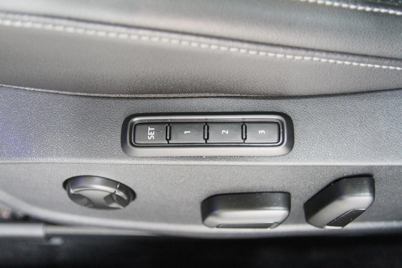 2021 Volkswagen Jetta EXECLINE | Nav | Leather | Pano roof | CarPlay