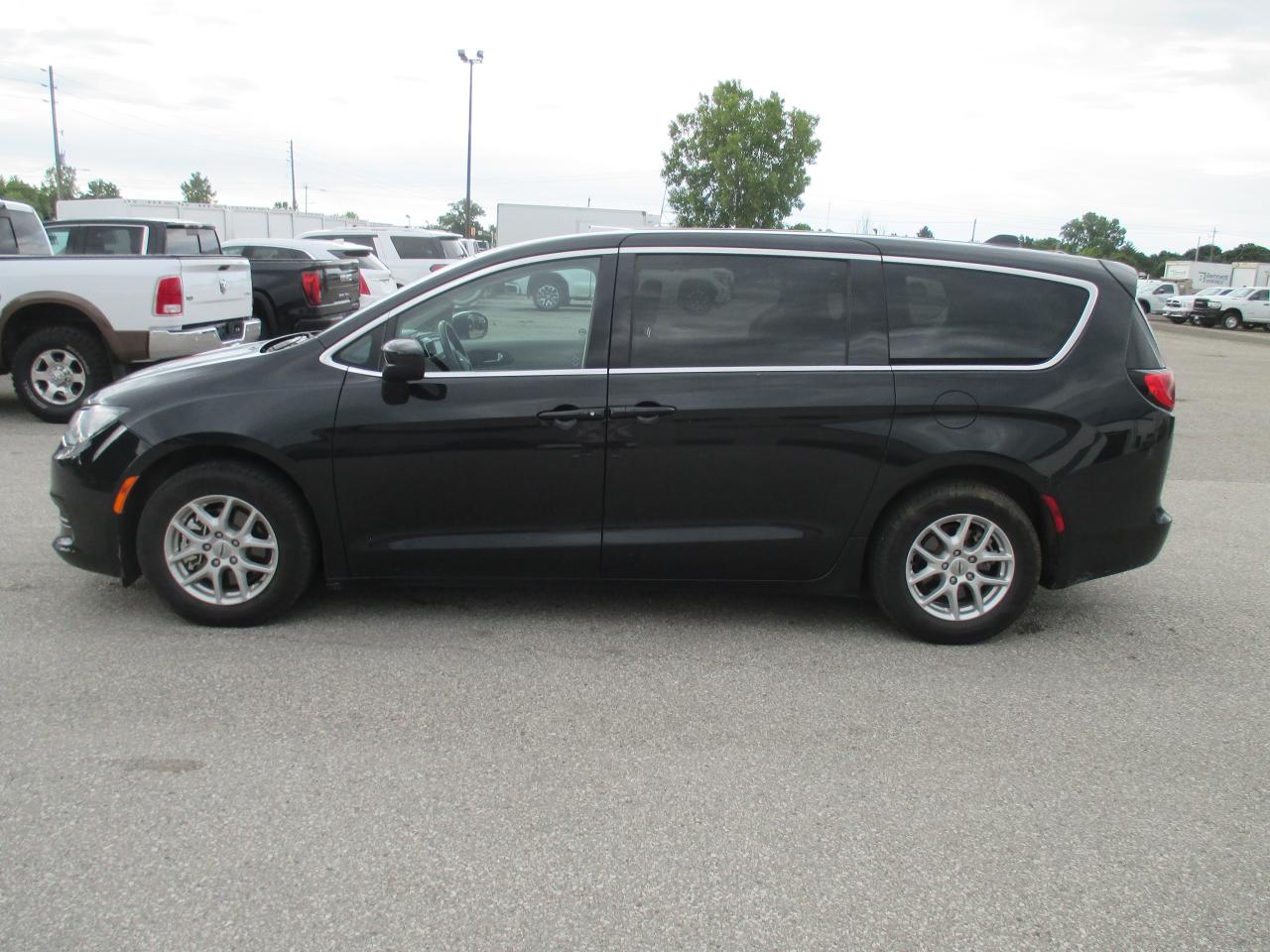 Used 2022 Chrysler Grand Caravan SXT STOW AND GO.POWER SLIDING DOORS for sale in London, ON