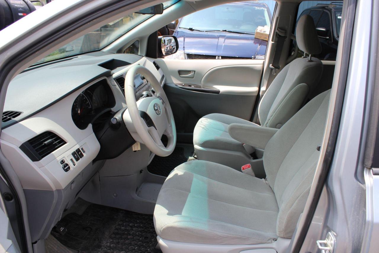 2014 Toyota Sienna  Photo4