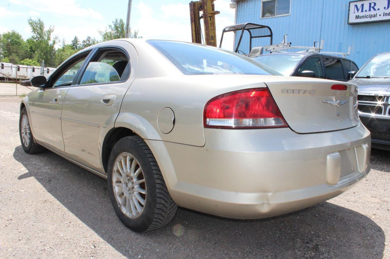 2005 Chrysler Sebring  Photo2