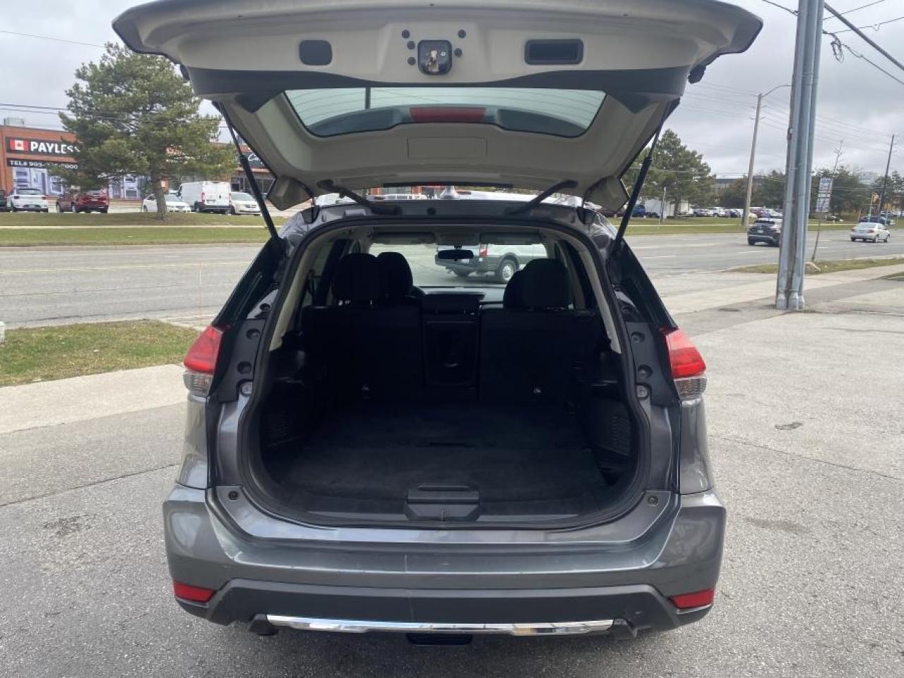 2017 Nissan Rogue SV - Photo #4